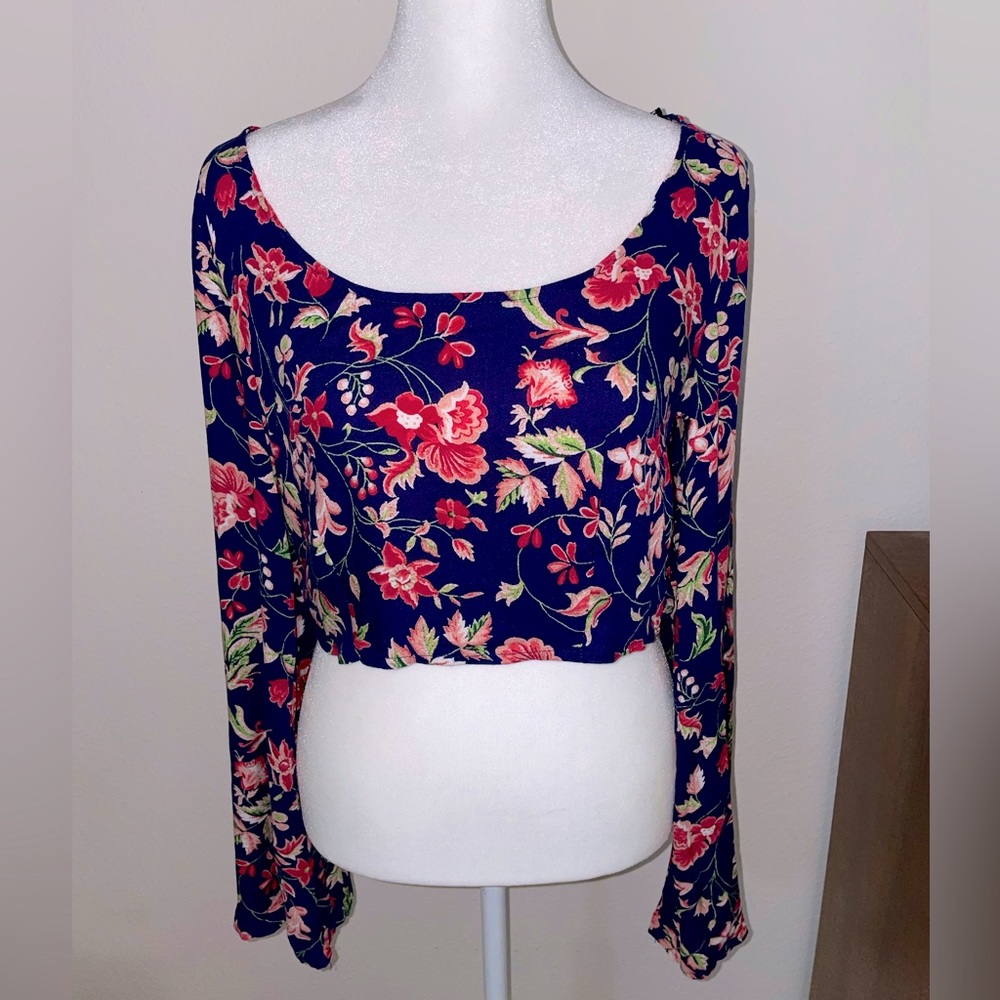 NWT Somedays Lovin Vintage Floral Crop Top